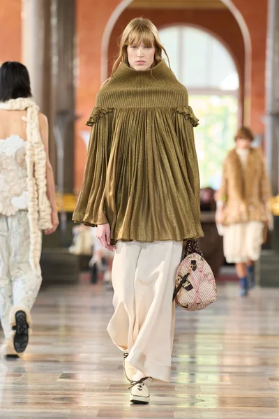 Look 25